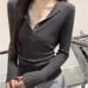 秋冬高級感灰色蕾絲拼接V領針織上衣｜純欲修身打底衫