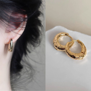 31974 螢河FFR|925銀電鍍金色敲痕立體厚圈耳環(MY31974)