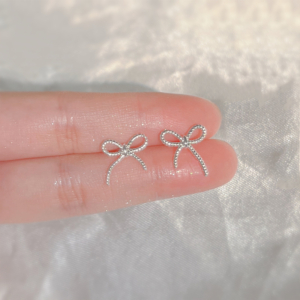 33734 螢河FFR|925銀電鍍柔光細緻蝴蝶結耳釘(MY33734)