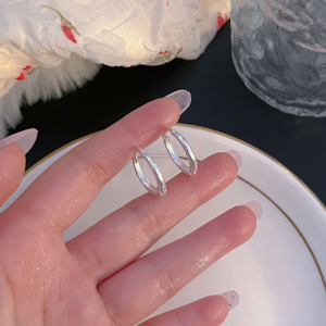 36073 螢河FFR|925銀電鍍微鑽扭紋銀色圈圈耳環(MY36073)