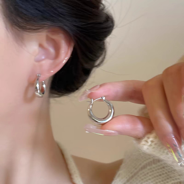 37759 螢河FFR|925銀電鍍厚弧鏡面銀色圈圈耳環(MY37759)